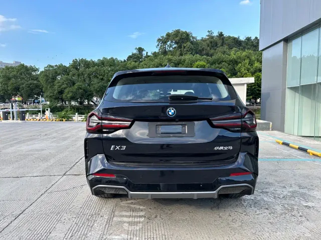 BMW iX3 — Фото автомобиля 8