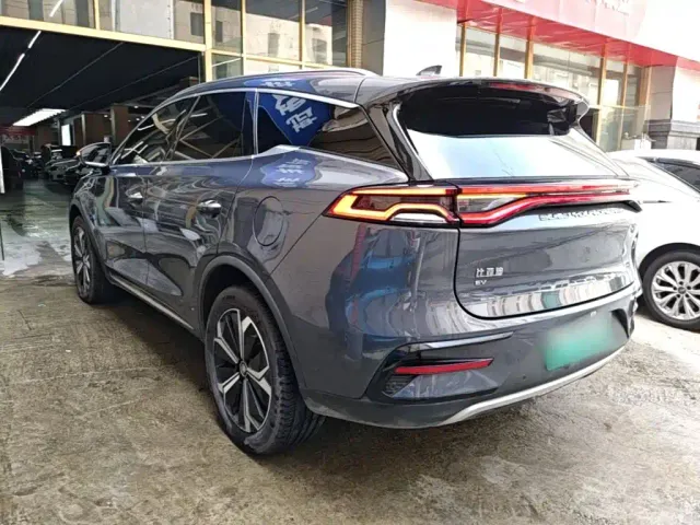 BYD Tang — Фото автомобиля 4