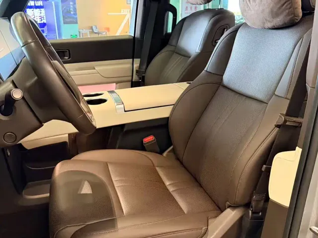 Li Auto MEGA — Фото автомобиля 10