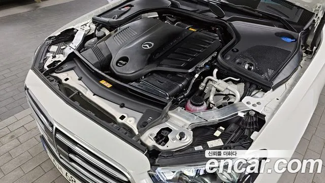 Mercedes-Benz E-Class — Фото автомобиля 6