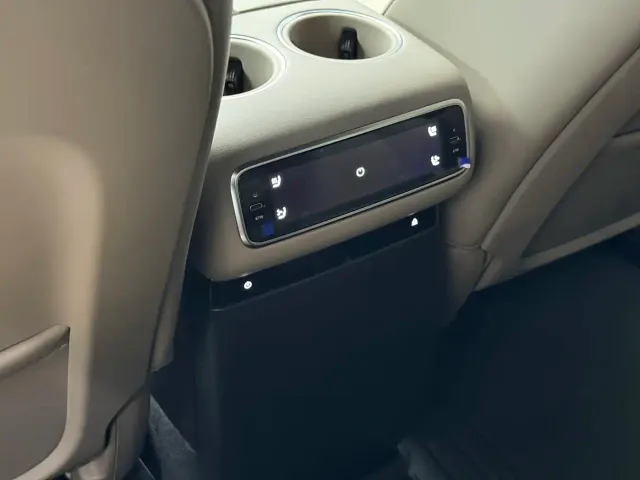 Li Auto L8 — Фото автомобиля 11