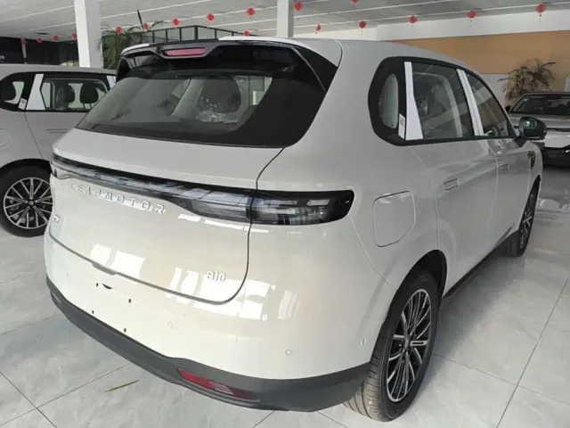 Leapmotor B10 — Фото автомобиля 6
