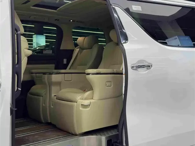 Toyota Vellfire 2021 Crown Hybrid 2.5L HV Supreme Edition — Фото автомобиля 9
