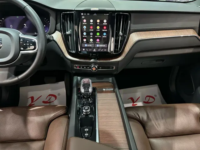 Volvo XC60 — Фото автомобиля 11