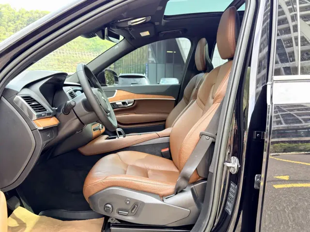 Volvo XC90 — Фото автомобиля 8