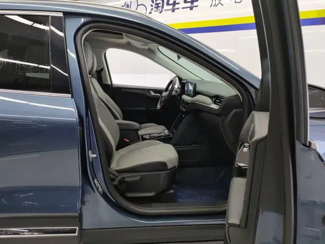 Ford Escape — Фото автомобиля 8