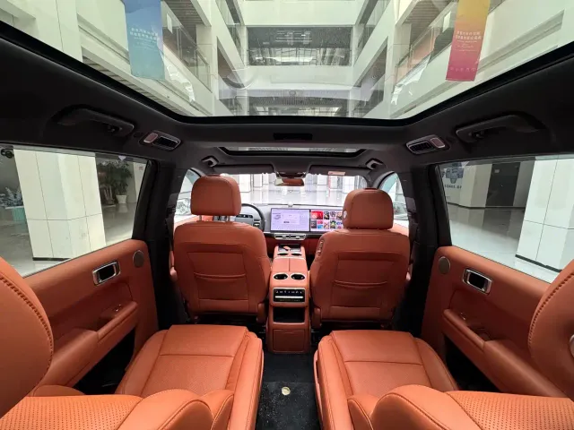 Li Auto L8 — Фото автомобиля 14
