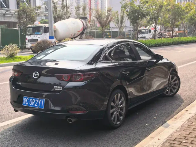 Mazda Axela — Фото автомобиля 9