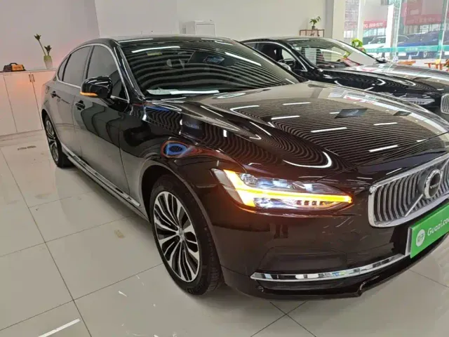 Volvo S90 — Фото автомобиля 3