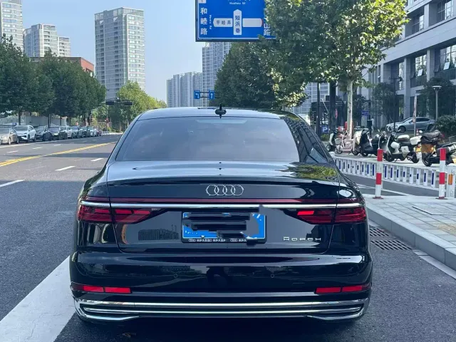 Audi A8 — Фото автомобиля 6