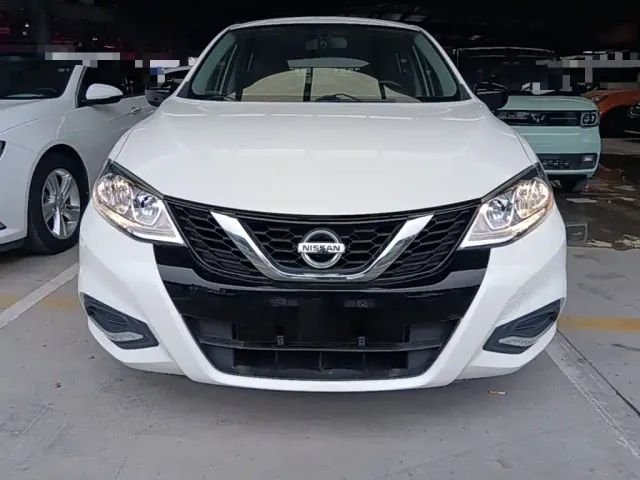 Nissan Tiida — Фото автомобиля 2