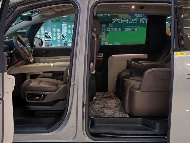 Li Auto MEGA — Фото автомобиля 16