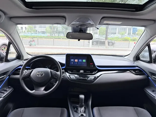 Toyota C-HR — Фото автомобиля 6