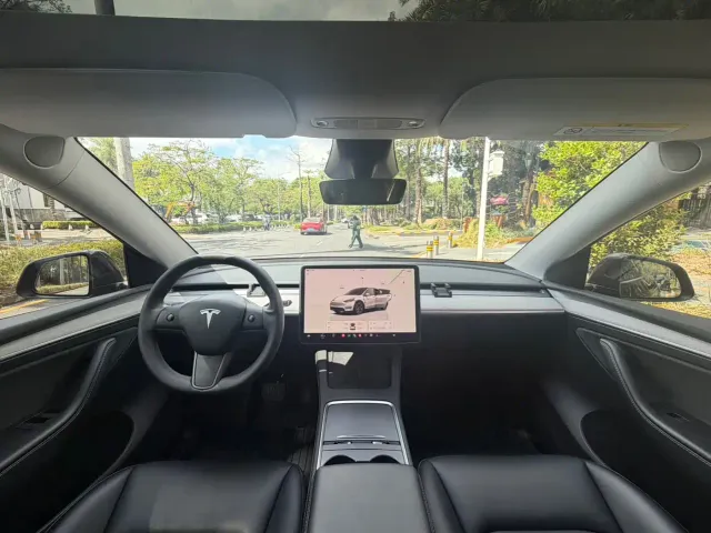 Tesla Model Y — Фото автомобиля 6