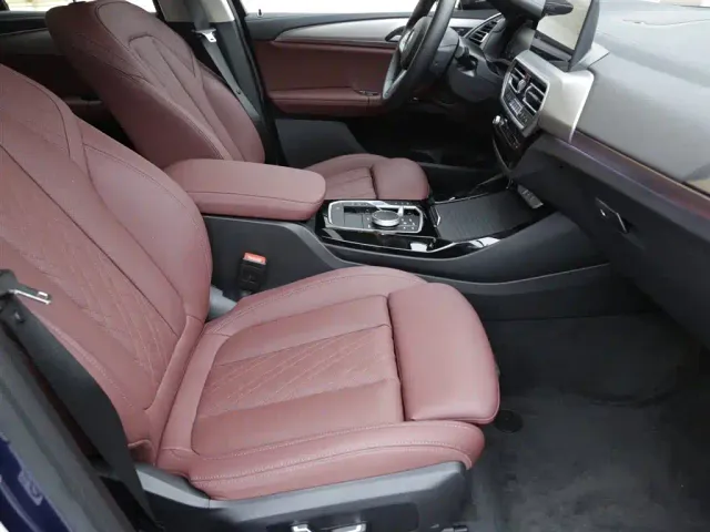 BMW iX3 — Фото автомобиля 9