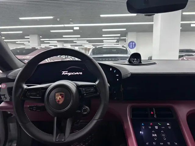 Porsche Taycan — Фото автомобиля 14