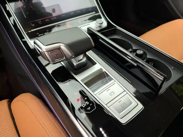 Audi A8 — Фото автомобиля 9