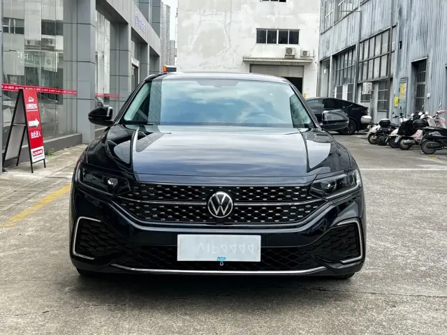 Volkswagen Passat — Фото автомобиля 2