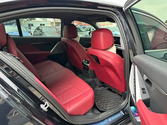 BMW 5 Series — Фото автомобиля 8
