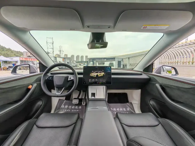 Tesla Model Y — Фото автомобиля 22