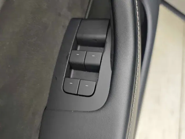 Tesla Model Y — Фото автомобиля 24