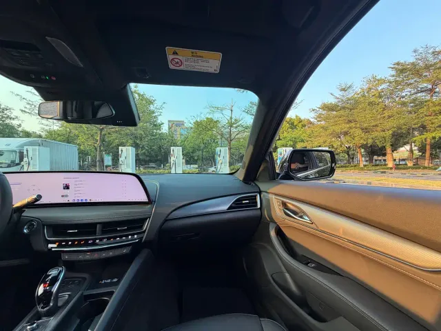 Cadillac CT5 — Фото автомобиля 12