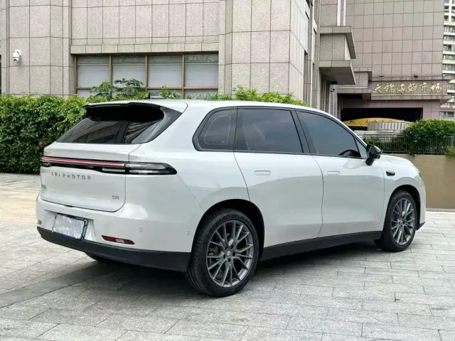Leapmotor C10 — Фото автомобиля 9