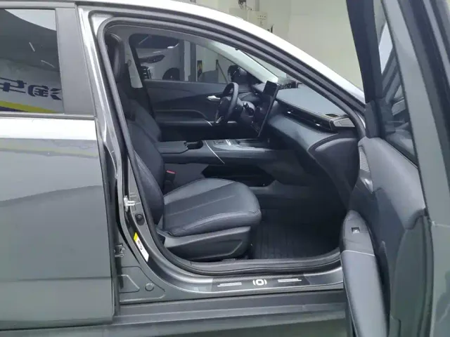 Changan Qiyuan A05 — Фото автомобиля 8