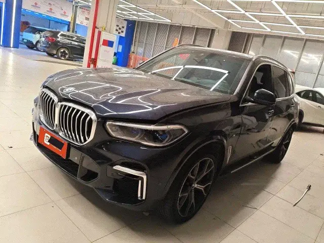 Фотография автомобиля — BMW X5
