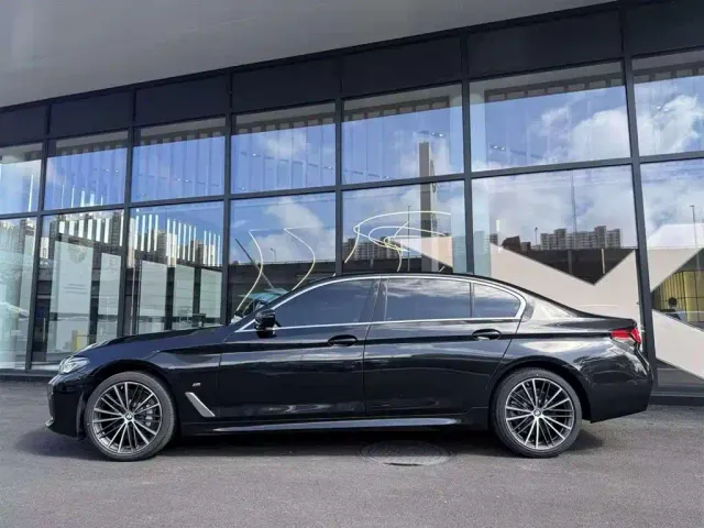 BMW 5 Series — Фото автомобиля 5