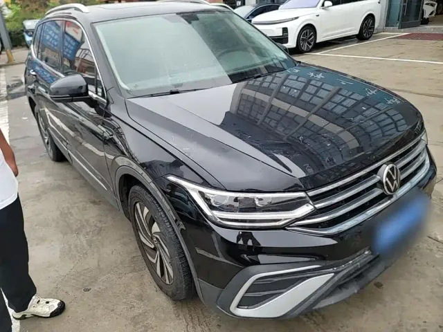 Volkswagen Tiguan L — Фото автомобиля 3