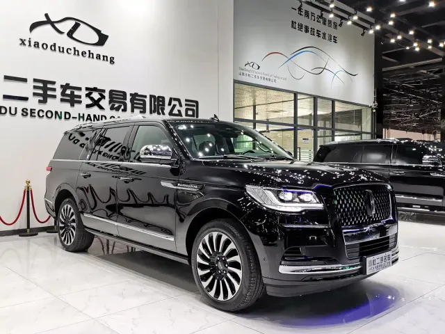 Фотография автомобиля — Lincoln Navigator