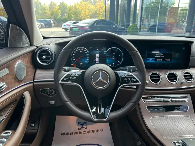 Mercedes-Benz E-Class — Фото автомобиля 12