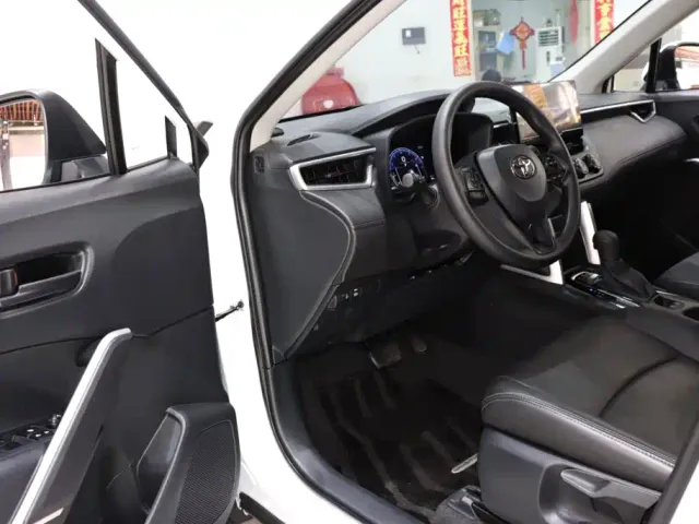 Toyota Corolla Cross — Фото автомобиля 8