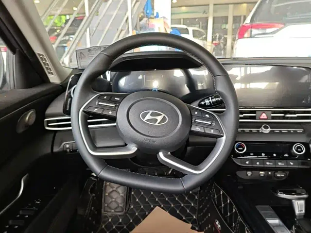 Hyundai Elantra — Фото автомобиля 10