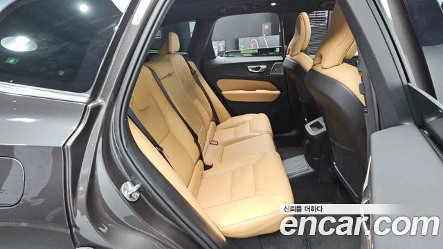 Volvo XC60 2nd Gen — Фото автомобиля 17