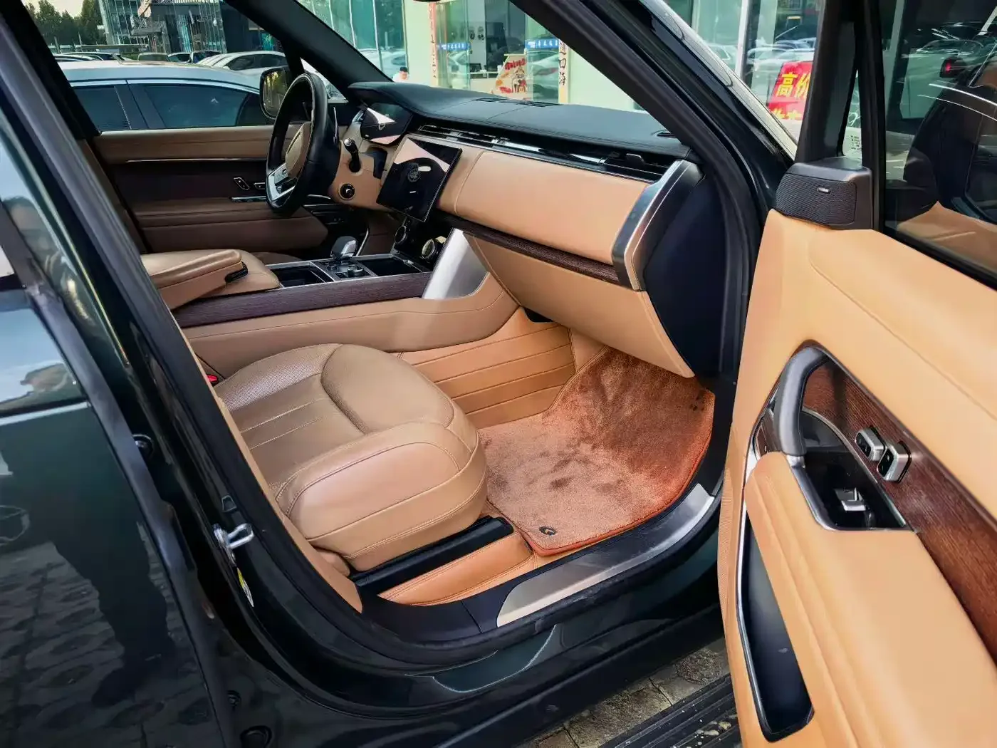Land Rover Range Rover 2023 Facelift 3.0 L6 400PS Prosperity Extended Version — Фото автомобиля 2