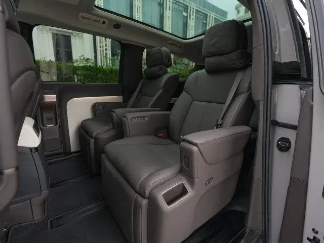 Li Auto MEGA — Фото автомобиля 15
