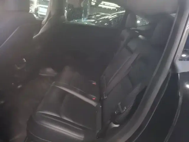 Tesla Model Y — Фото автомобиля 12