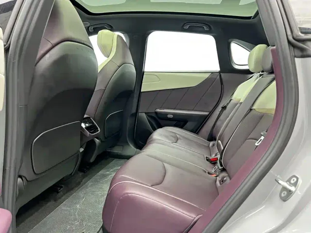 Mazda EZ-60 — Фото автомобиля 17
