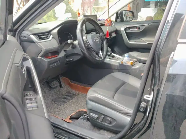 Toyota RAV4 — Фото автомобиля 17