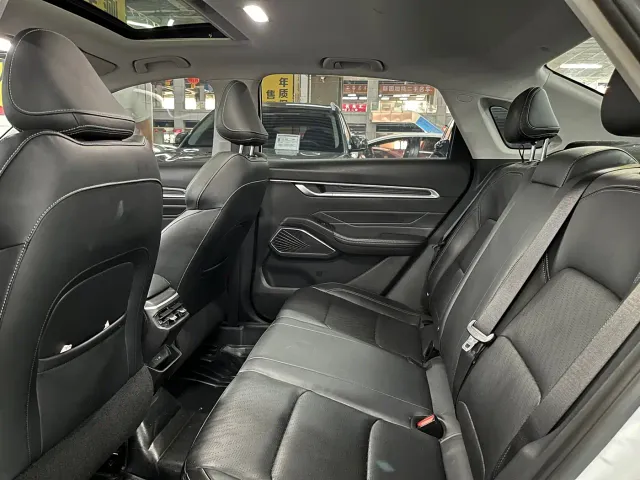 Geely Emgrand — Фото автомобиля 11