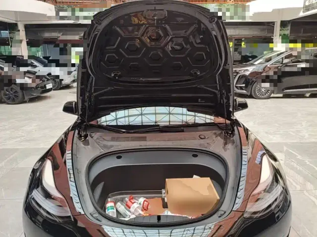 Tesla Model 3 — Фото автомобиля 19
