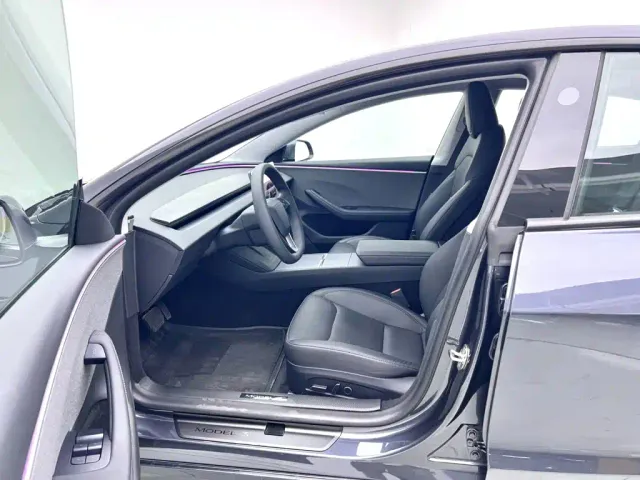 Tesla Model 3 — Фото автомобиля 5