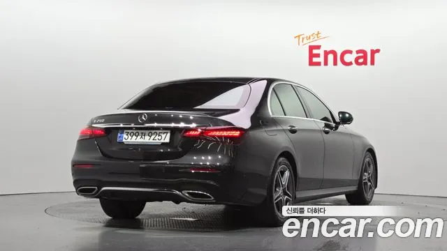 Mercedes-Benz E-Class — Фото автомобиля 2