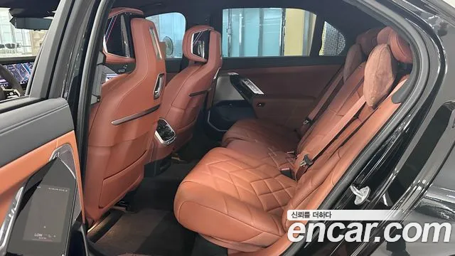 BMW 7 Series G70 — Фото автомобиля 10
