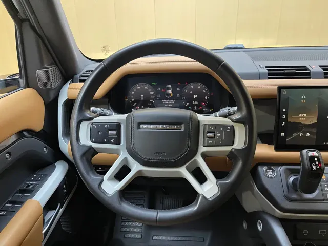 Land Rover Defender — Фото автомобиля 11
