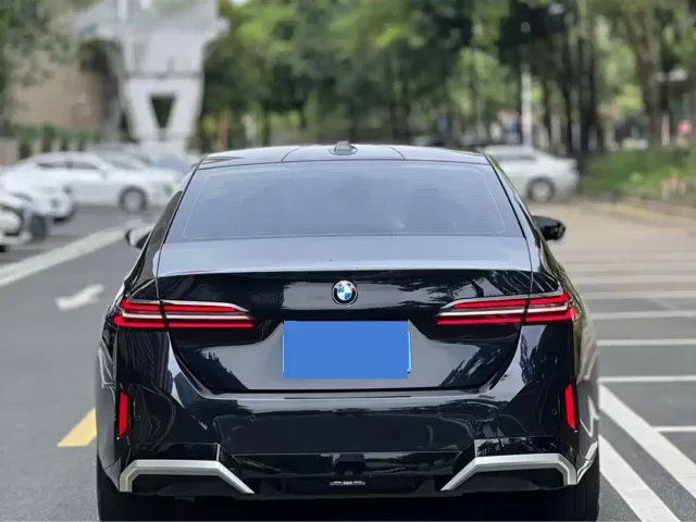 BMW 5 Series — Фото автомобиля 4