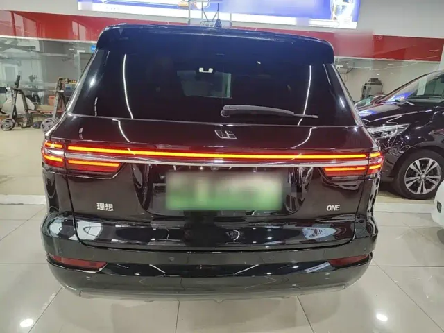 Li Auto ONE — Фото автомобиля 5