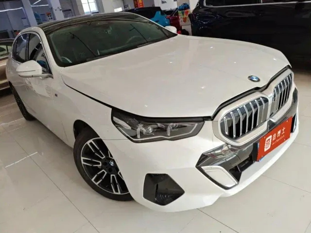 BMW 5 Series — Фото автомобиля 2